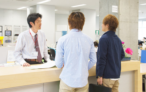 学生支援課