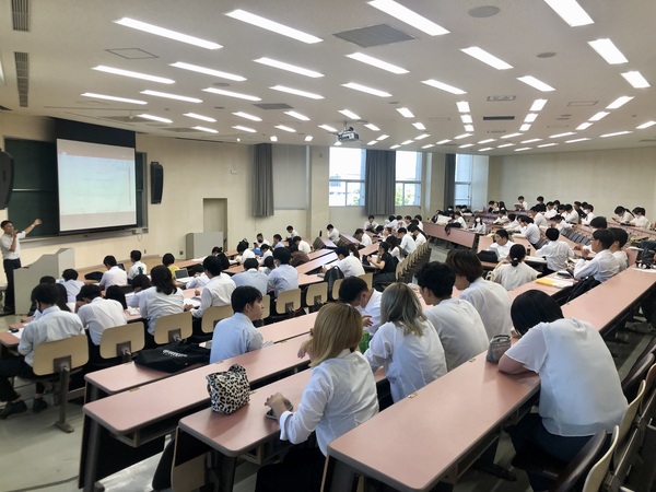 経営情報学部で第14期「社長塾（経営者論）」優秀学生表彰を行いました