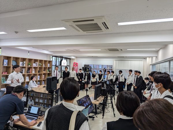 徳島県立鳴門渦潮高等学校の２年生が来学されました