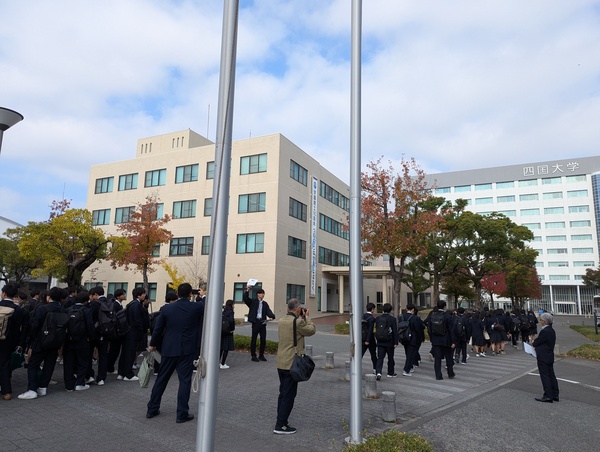 徳島県立城西高等学校の1年生が来学されました